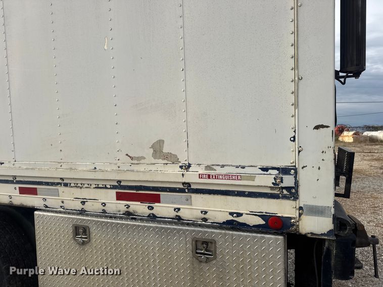 image for item DW6647 1992 International 8200 fuel / lube truck