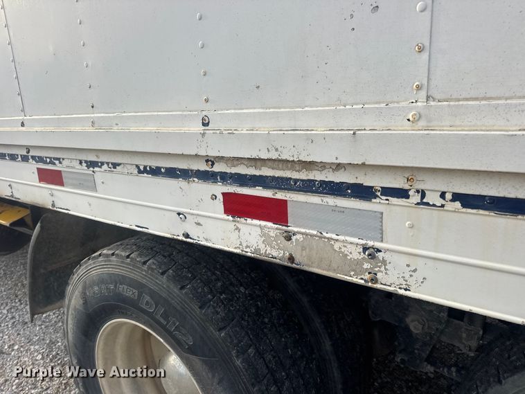 image for item DW6647 1992 International 8200 fuel / lube truck