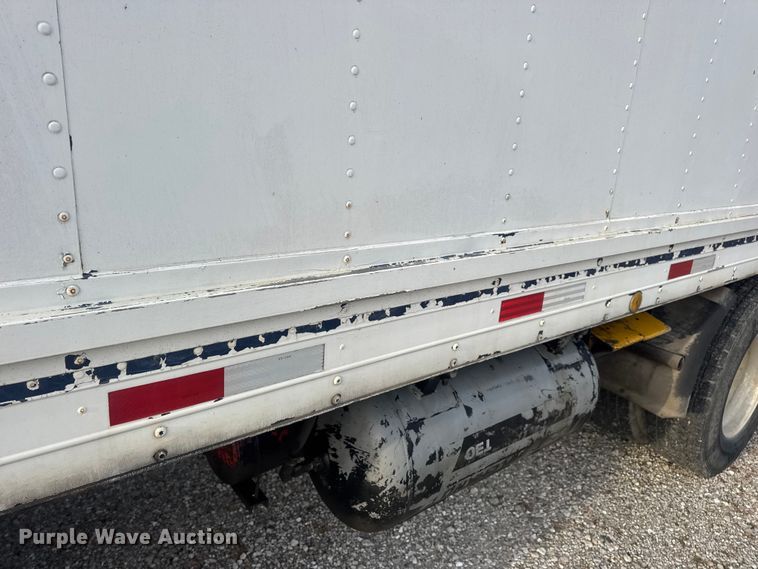 image for item DW6647 1992 International 8200 fuel / lube truck