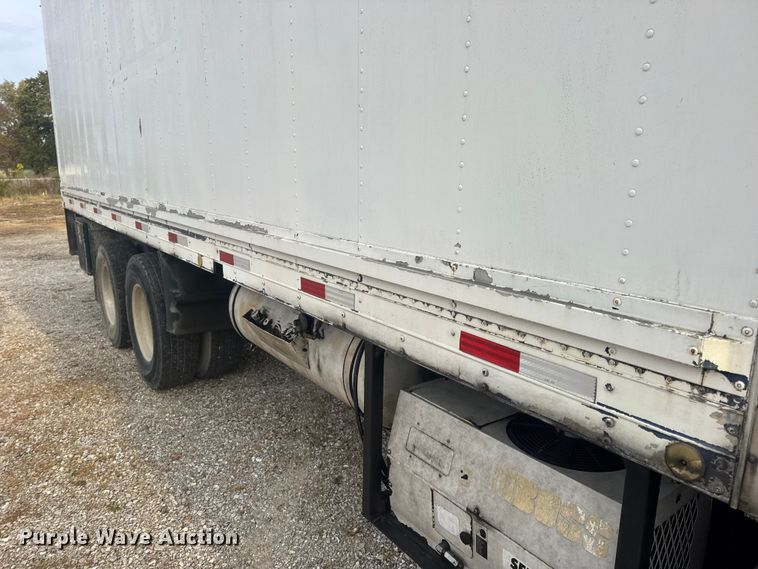 image for item DW6647 1992 International 8200 fuel / lube truck