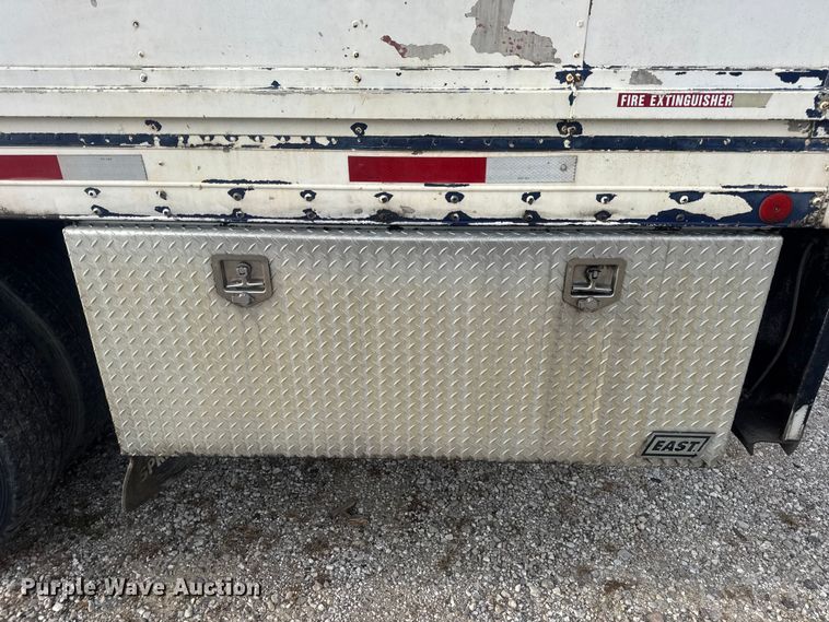 image for item DW6647 1992 International 8200 fuel / lube truck