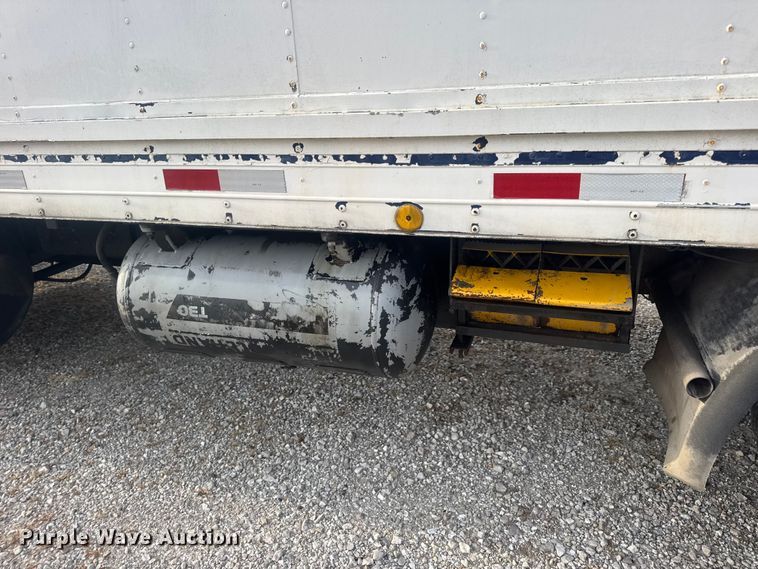 image for item DW6647 1992 International 8200 fuel / lube truck