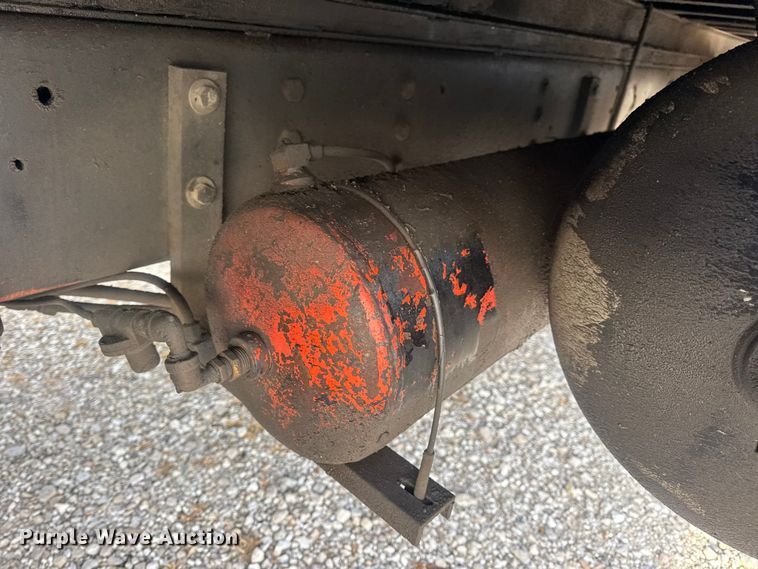 image for item DW6647 1992 International 8200 fuel / lube truck