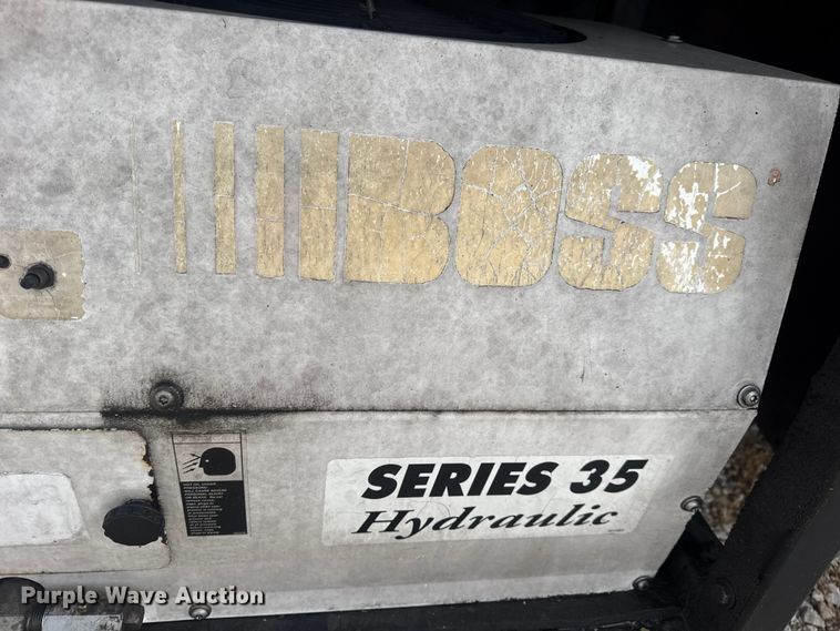 image for item DW6647 1992 International 8200 fuel / lube truck