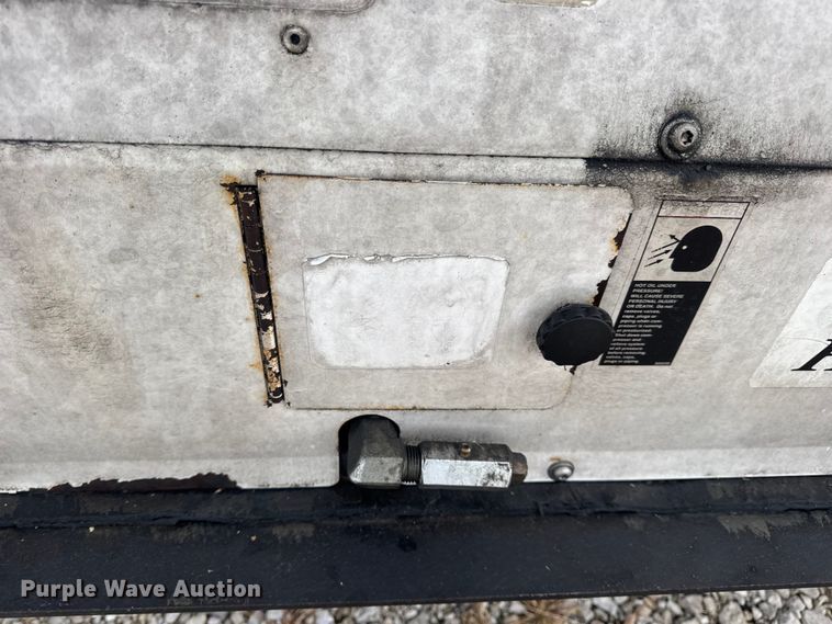 image for item DW6647 1992 International 8200 fuel / lube truck