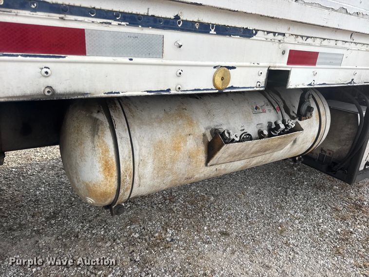 image for item DW6647 1992 International 8200 fuel / lube truck