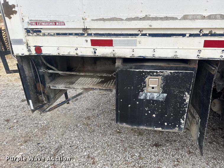 image for item DW6647 1992 International 8200 fuel / lube truck