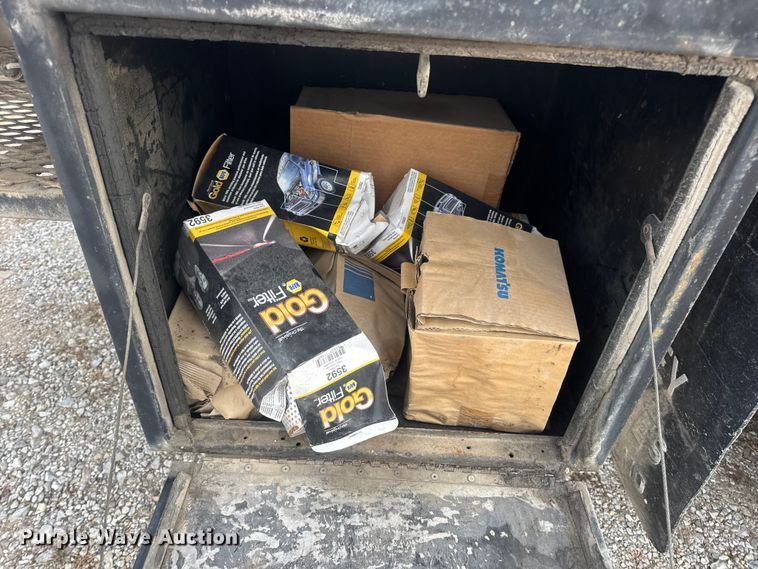 image for item DW6647 1992 International 8200 fuel / lube truck