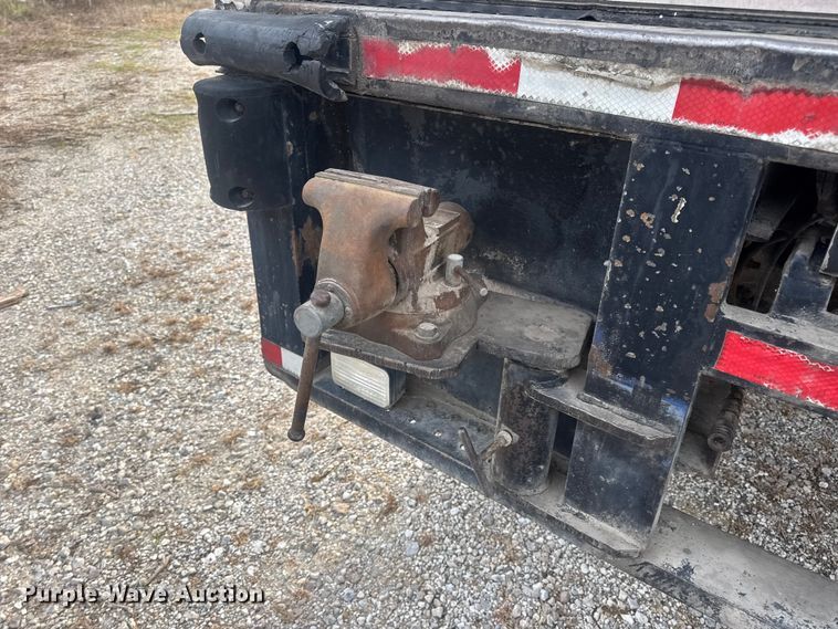 image for item DW6647 1992 International 8200 fuel / lube truck