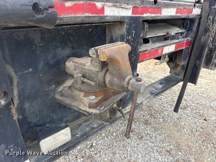 image for item DW6647 1992 International 8200 fuel / lube truck