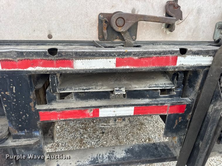 image for item DW6647 1992 International 8200 fuel / lube truck