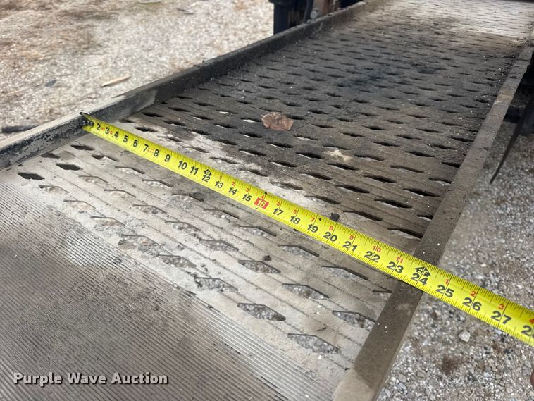 image for item DW6647 1992 International 8200 fuel / lube truck