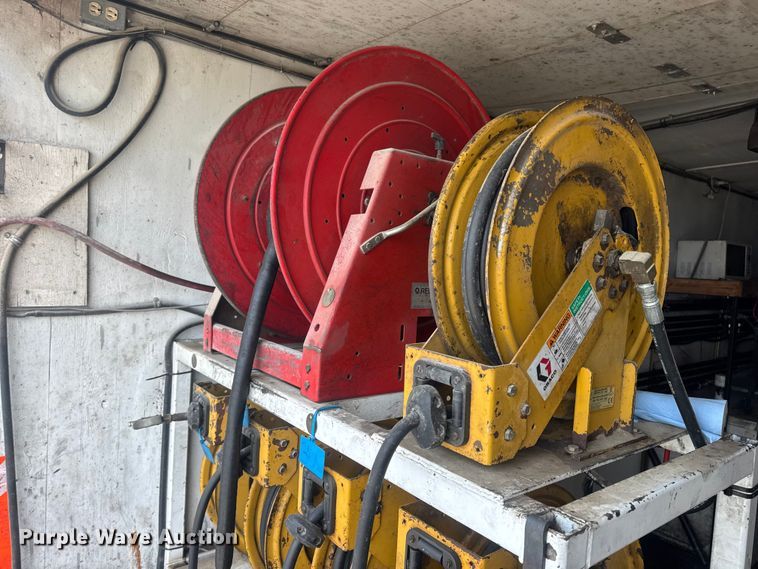 image for item DW6647 1992 International 8200 fuel / lube truck