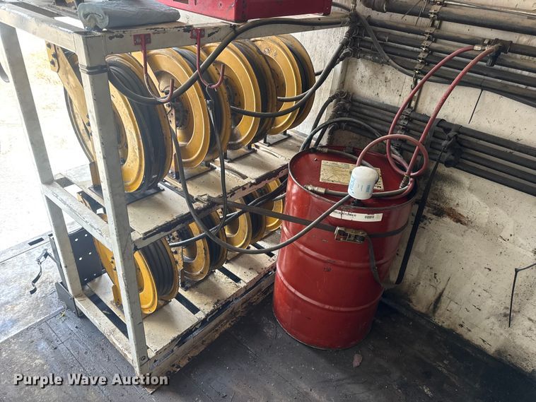 image for item DW6647 1992 International 8200 fuel / lube truck