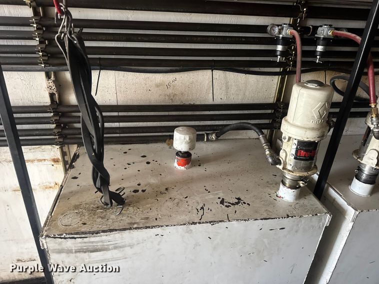 image for item DW6647 1992 International 8200 fuel / lube truck