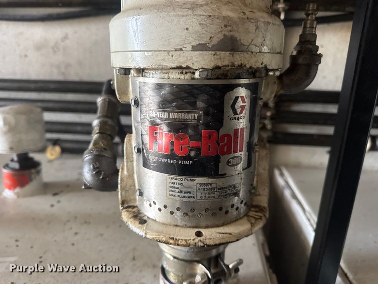 image for item DW6647 1992 International 8200 fuel / lube truck