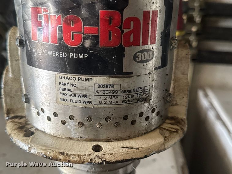 image for item DW6647 1992 International 8200 fuel / lube truck