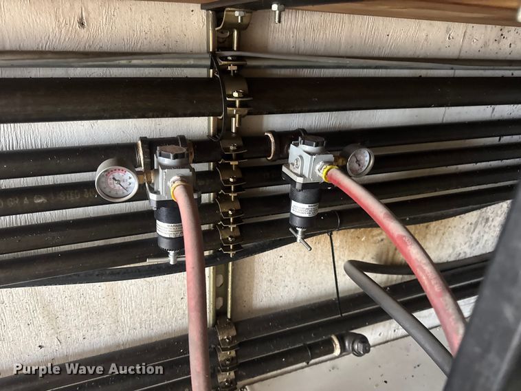 image for item DW6647 1992 International 8200 fuel / lube truck