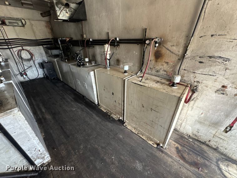 image for item DW6647 1992 International 8200 fuel / lube truck