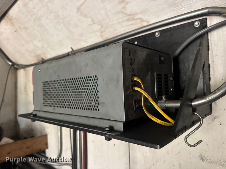 image for item DW6647 1992 International 8200 fuel / lube truck