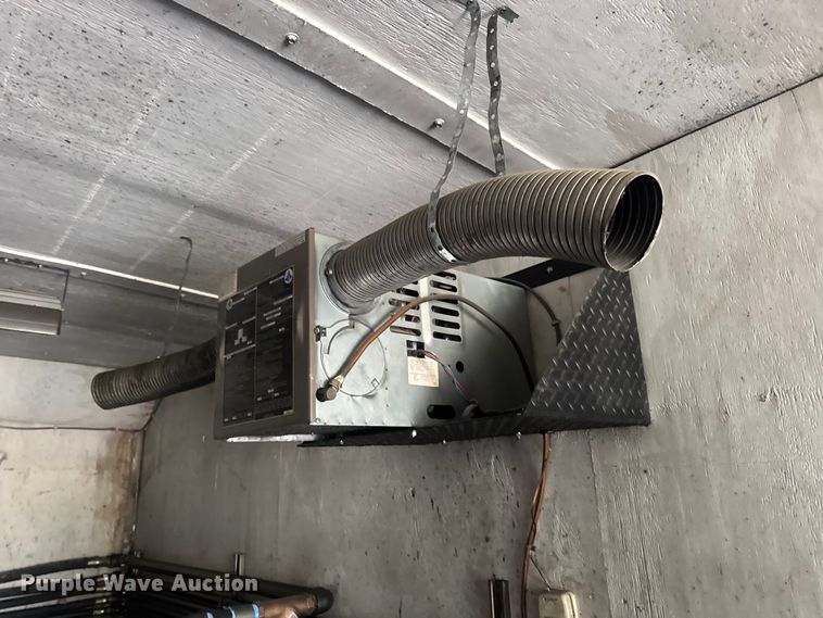 image for item DW6647 1992 International 8200 fuel / lube truck