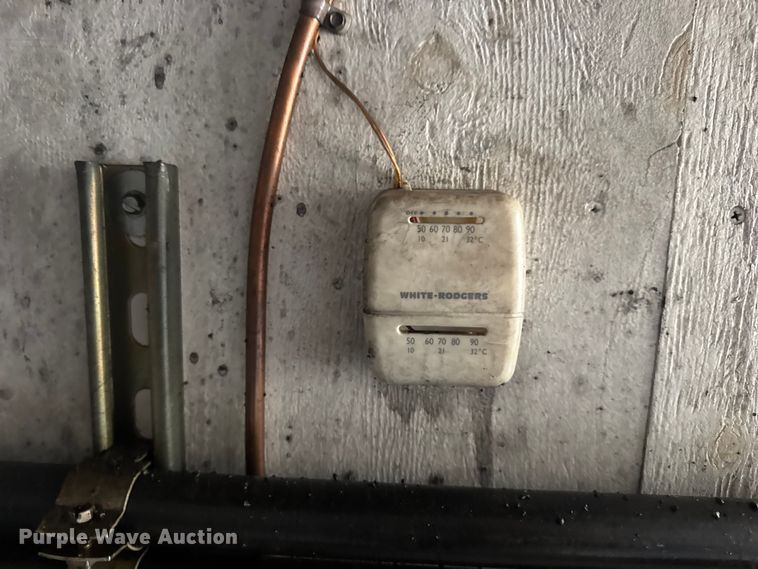 image for item DW6647 1992 International 8200 fuel / lube truck