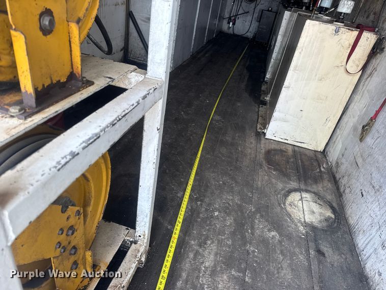 image for item DW6647 1992 International 8200 fuel / lube truck