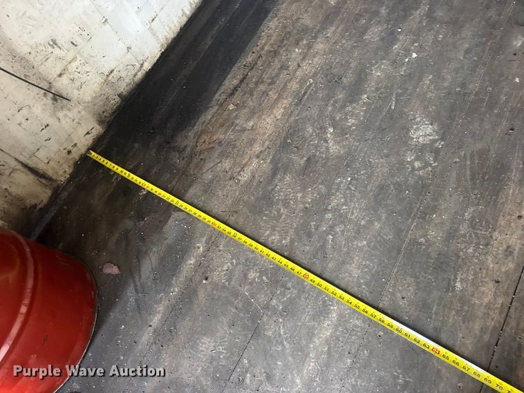 image for item DW6647 1992 International 8200 fuel / lube truck