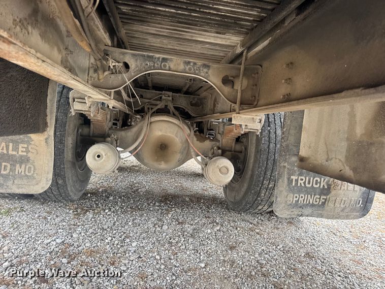 image for item DW6647 1992 International 8200 fuel / lube truck