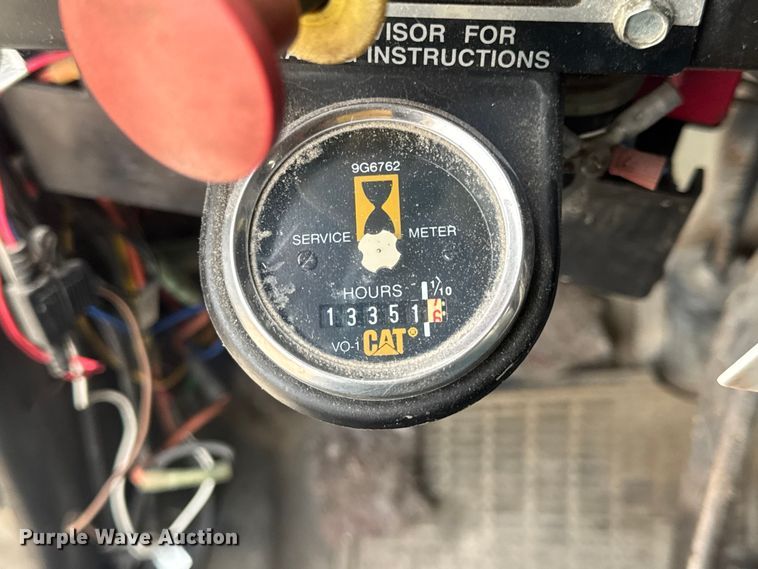 image for item DW6647 1992 International 8200 fuel / lube truck