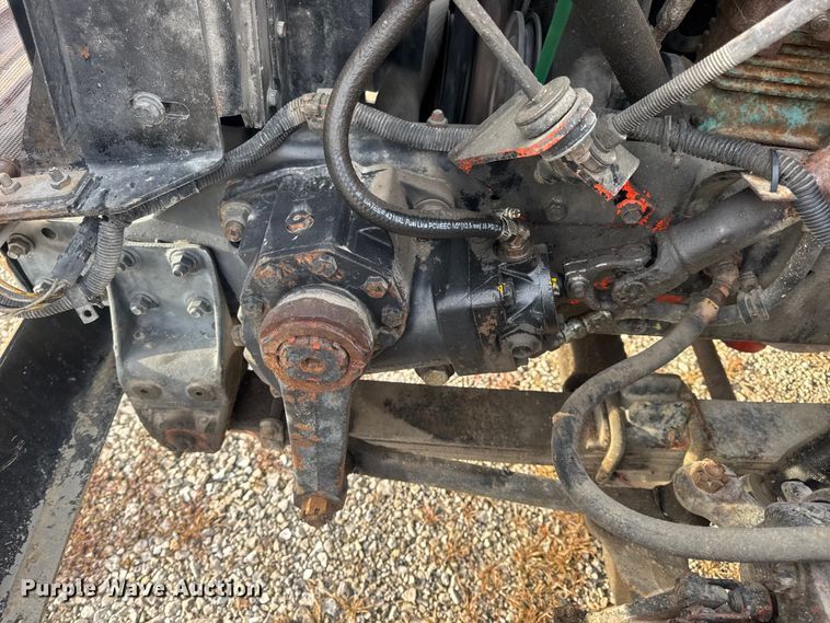 image for item DW6647 1992 International 8200 fuel / lube truck