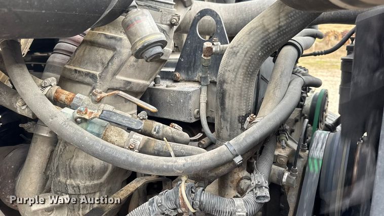 image for item DW6647 1992 International 8200 fuel / lube truck