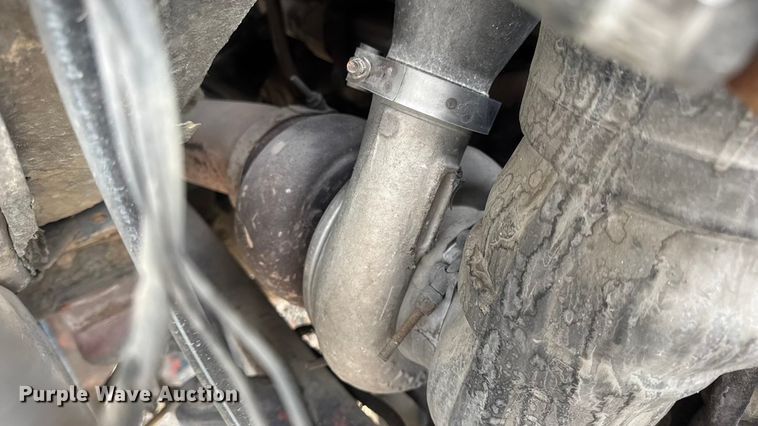 image for item DW6647 1992 International 8200 fuel / lube truck