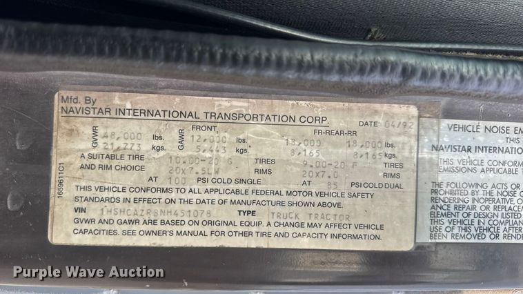 image for item DW6647 1992 International 8200 fuel / lube truck