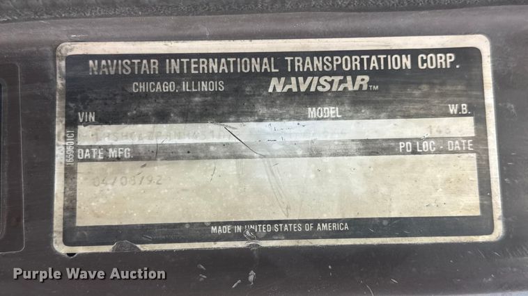 image for item DW6647 1992 International 8200 fuel / lube truck