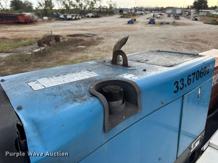 image for item DW6650 2012 RAM 5500HD utility / service truck