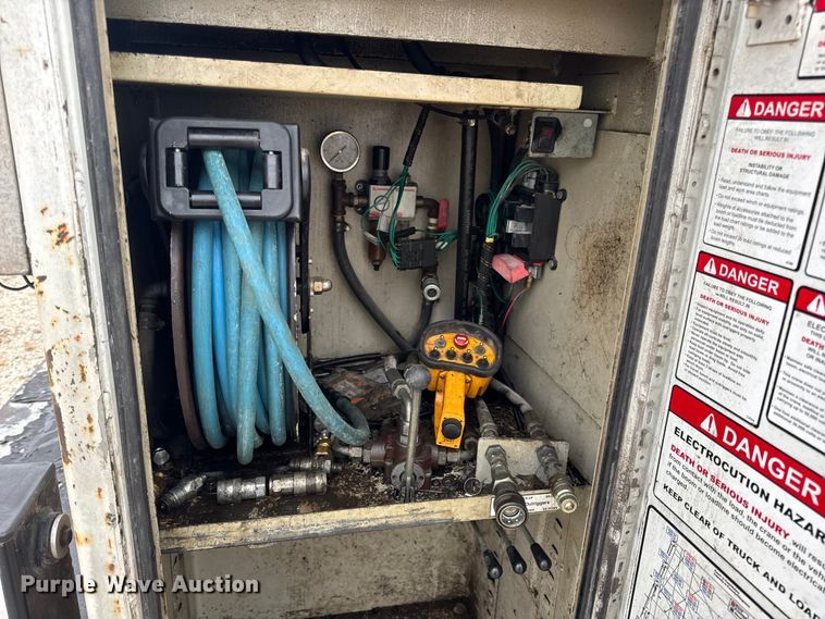 image for item DW6650 2012 RAM 5500HD utility / service truck