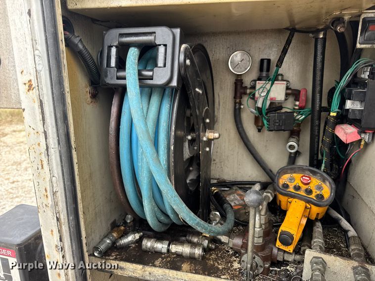 image for item DW6650 2012 RAM 5500HD utility / service truck