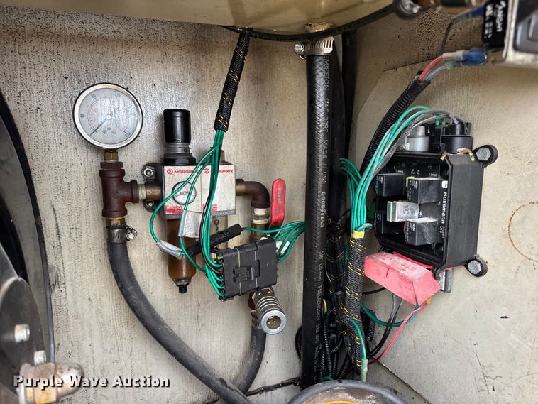 image for item DW6650 2012 RAM 5500HD utility / service truck