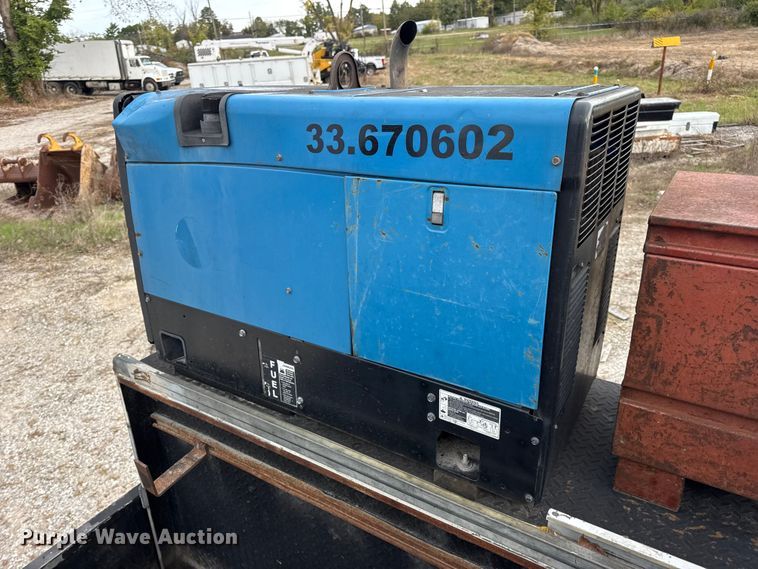 image for item DW6650 2012 RAM 5500HD utility / service truck