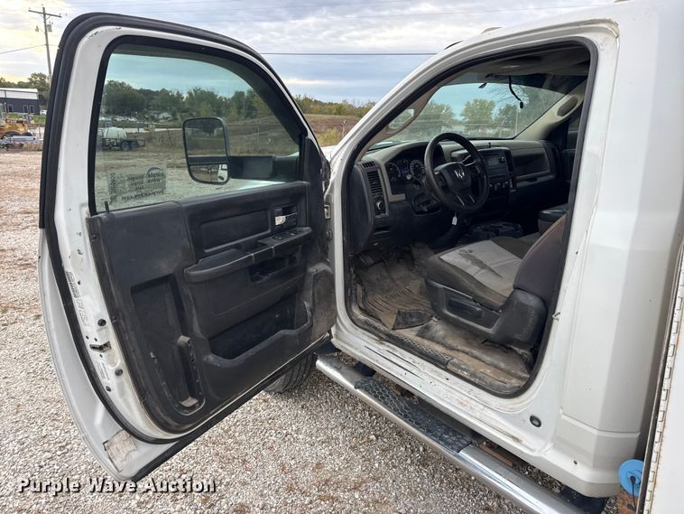 image for item DW6650 2012 RAM 5500HD utility / service truck