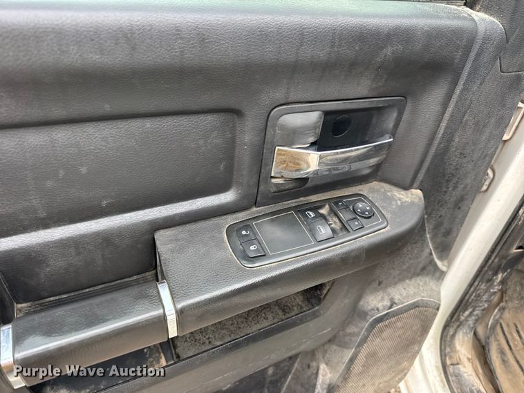 image for item DW6650 2012 RAM 5500HD utility / service truck