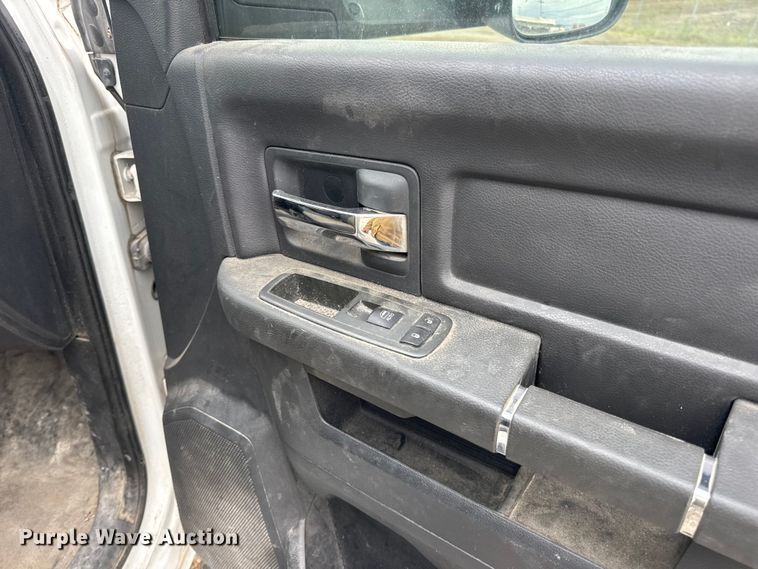 image for item DW6650 2012 RAM 5500HD utility / service truck