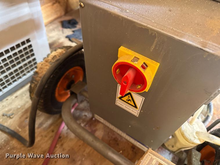 image for item DW6659 2019 Eagle spray foam trailer