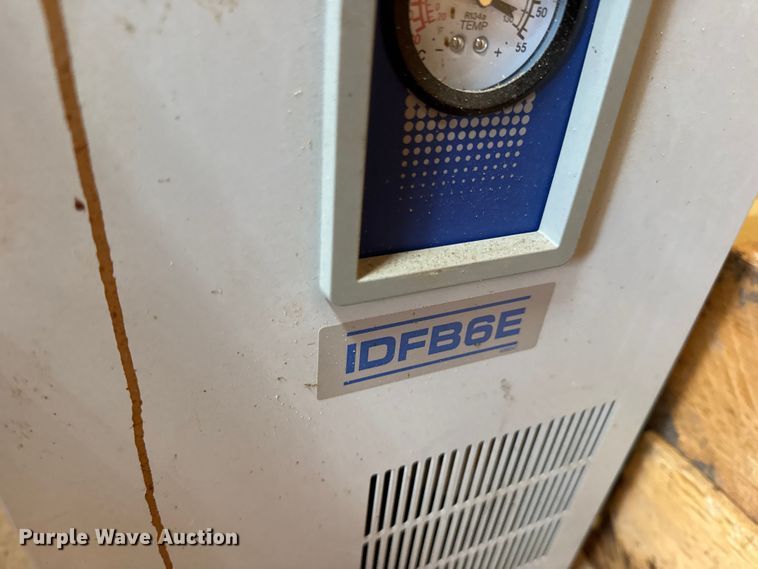 image for item DW6659 2019 Eagle spray foam trailer