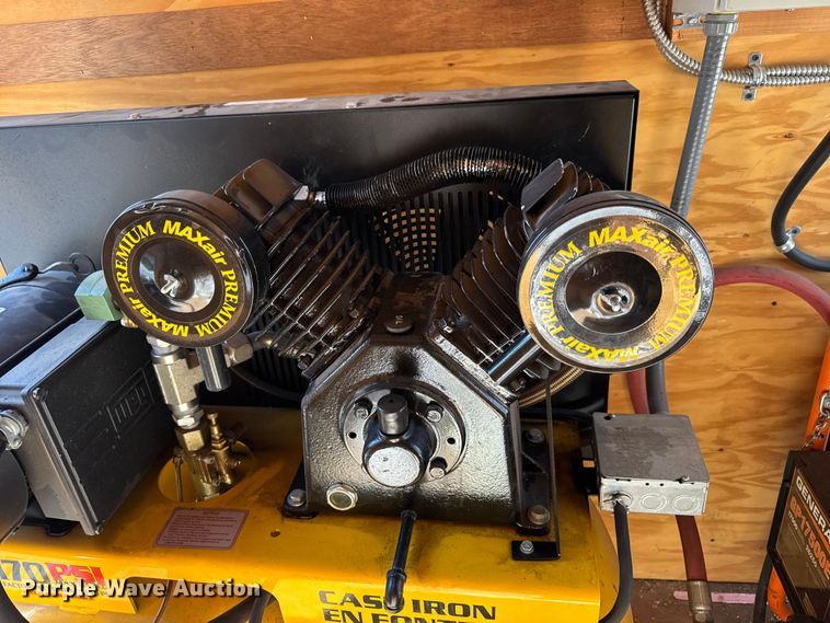 image for item DW6659 2019 Eagle spray foam trailer