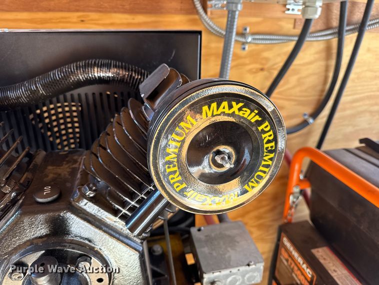 image for item DW6659 2019 Eagle spray foam trailer