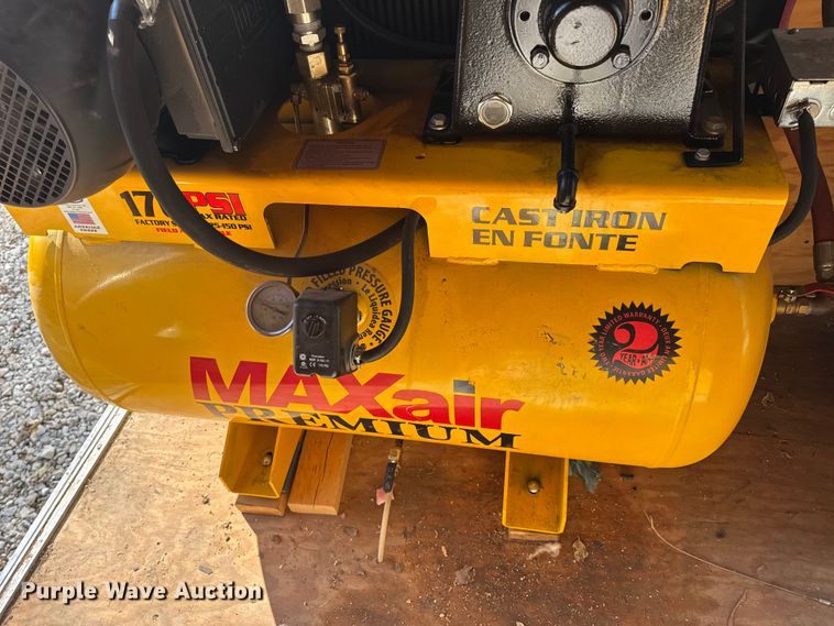 image for item DW6659 2019 Eagle spray foam trailer