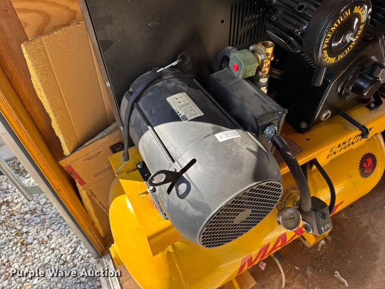 image for item DW6659 2019 Eagle spray foam trailer