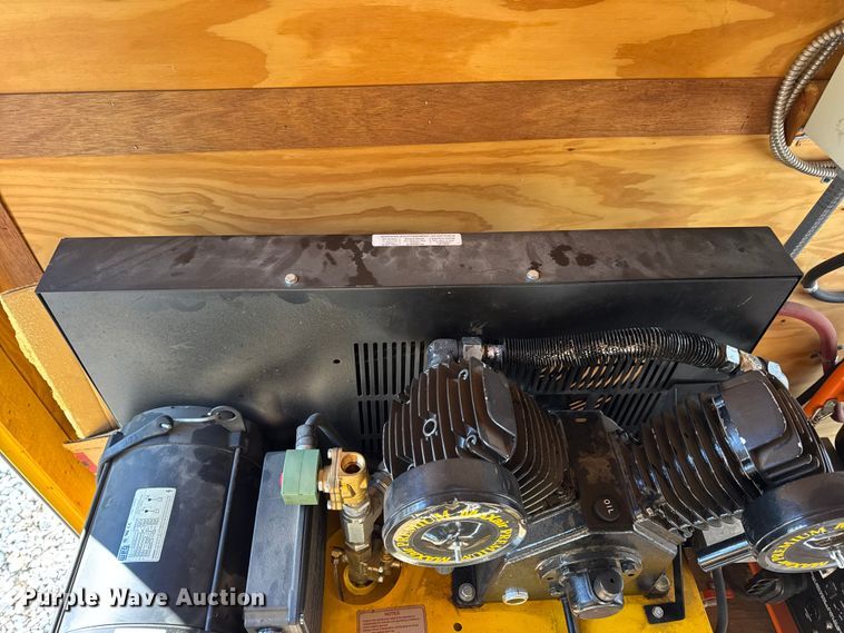 image for item DW6659 2019 Eagle spray foam trailer